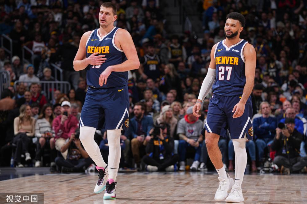 他的表现依 他的表现依