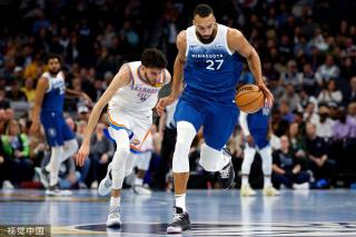 他在攻防两 他在攻防两